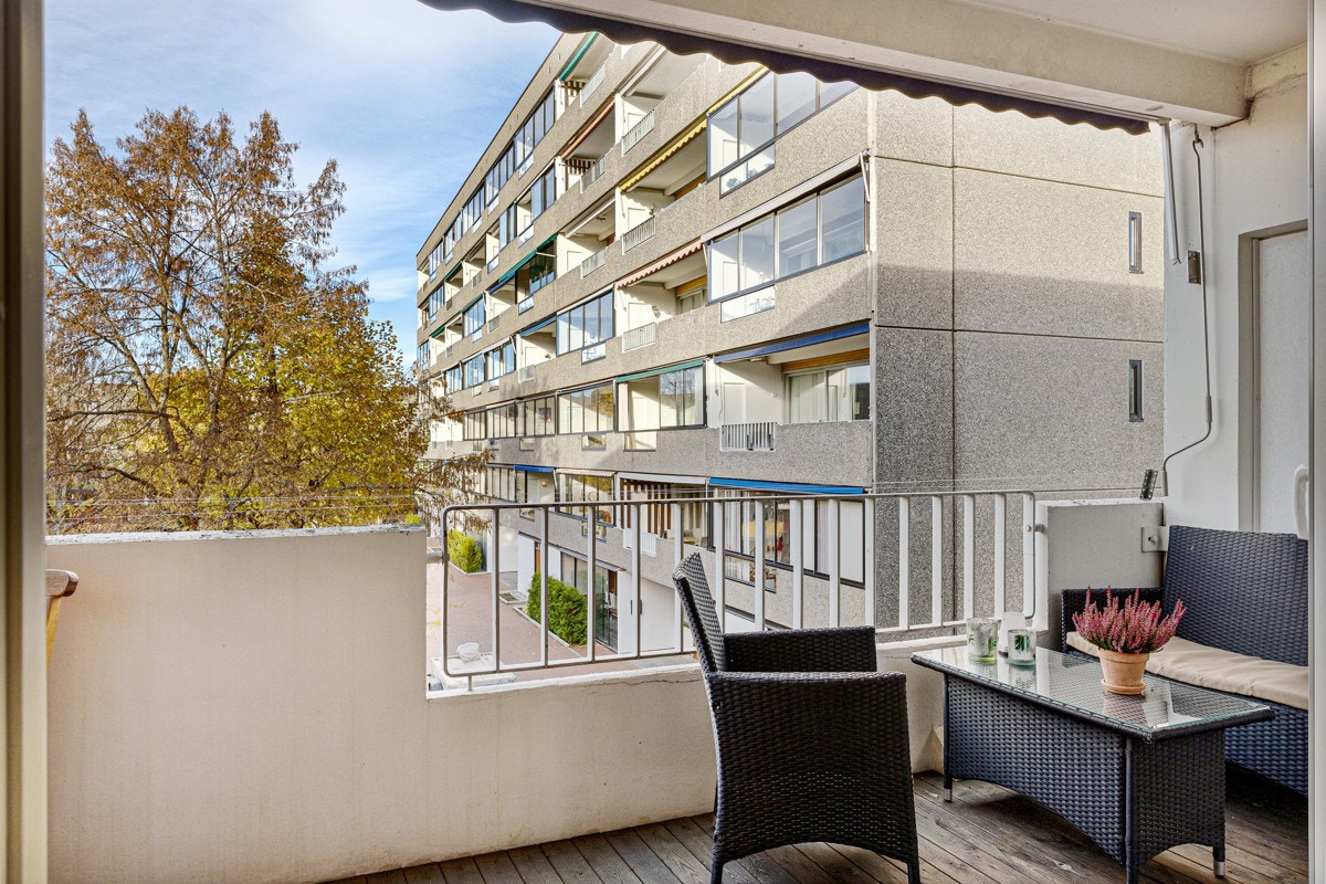 På terrassen er det markise for ekstra solskjerming Galleribilde