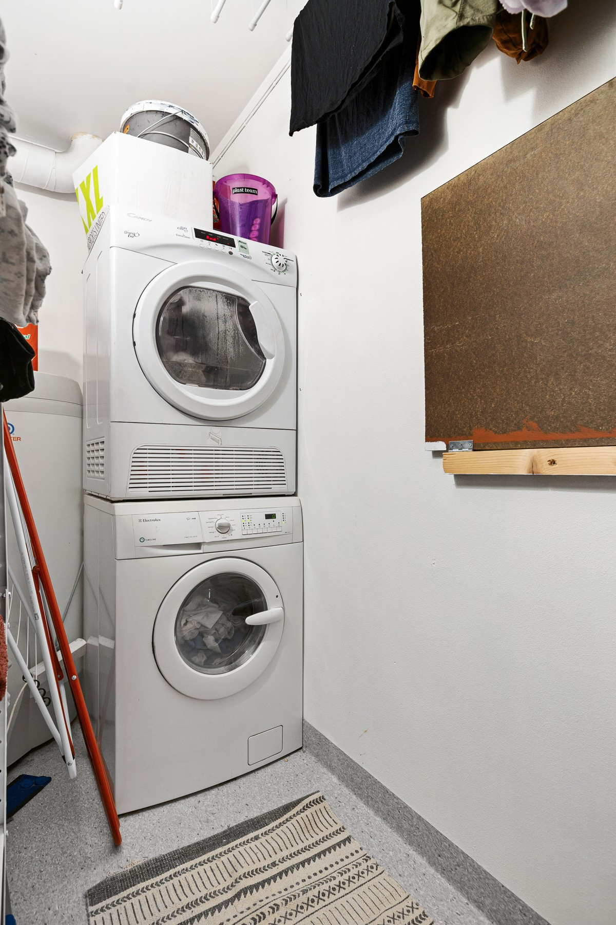 Eget vaskerom med opplegg for vaskemaskin og tørketrommel