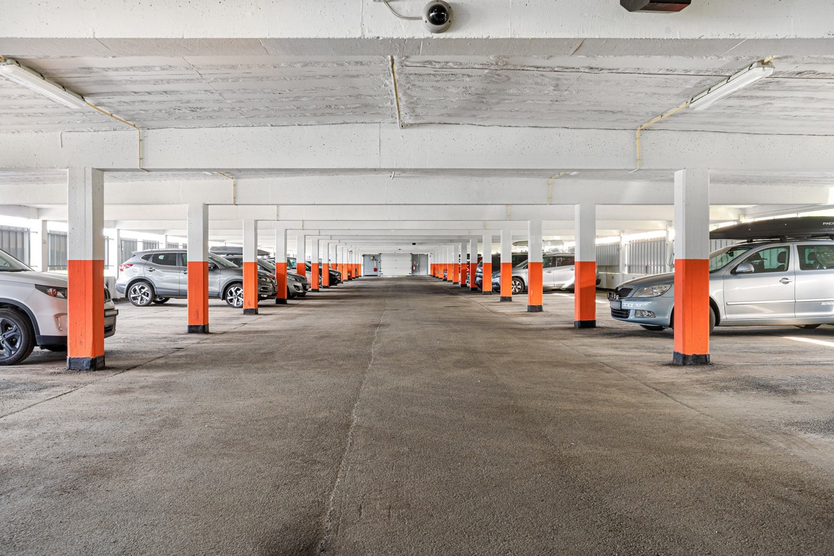 Fast parkeringsplass i lukket garasjeanlegg