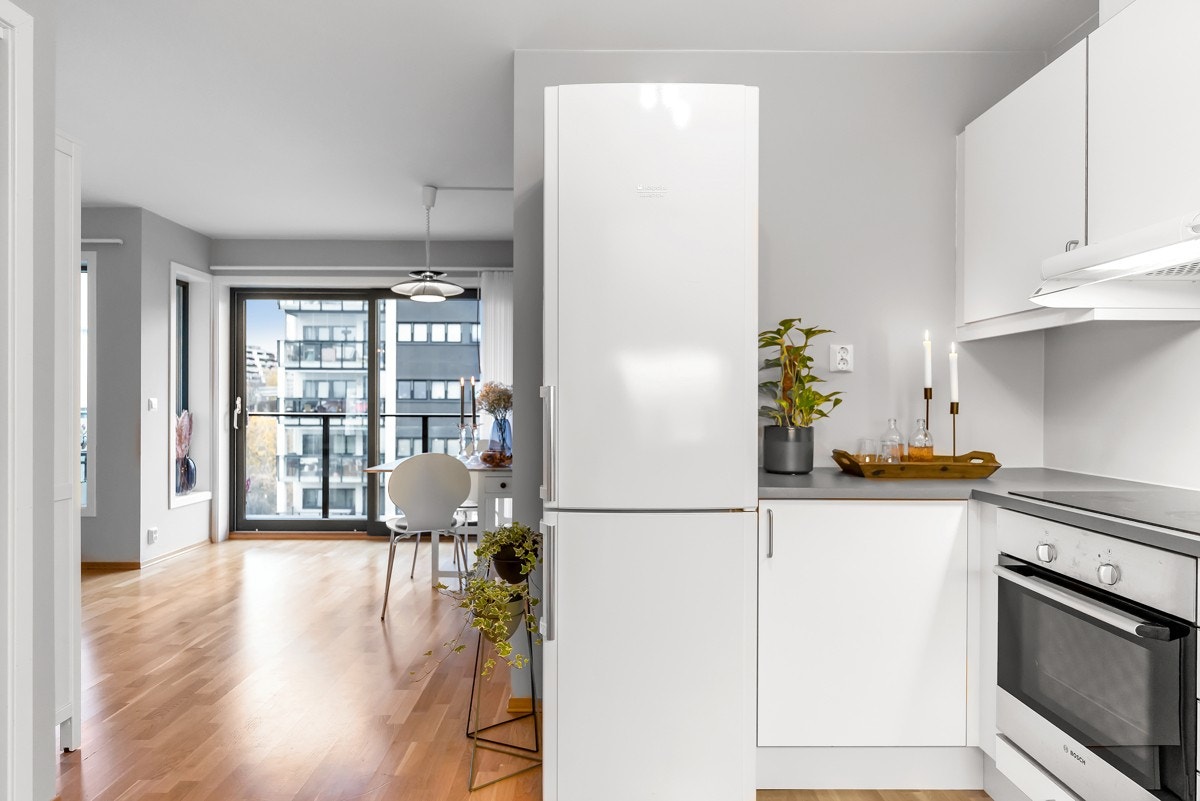 Kjøkkenet har en åpen løsning mot stuen som er perfekt for sosiale sammenkomster. Galleribilde