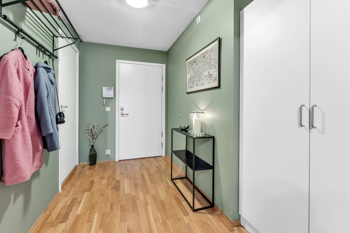 I tillegg finner du et garderobeskap i gangen. Galleribilde