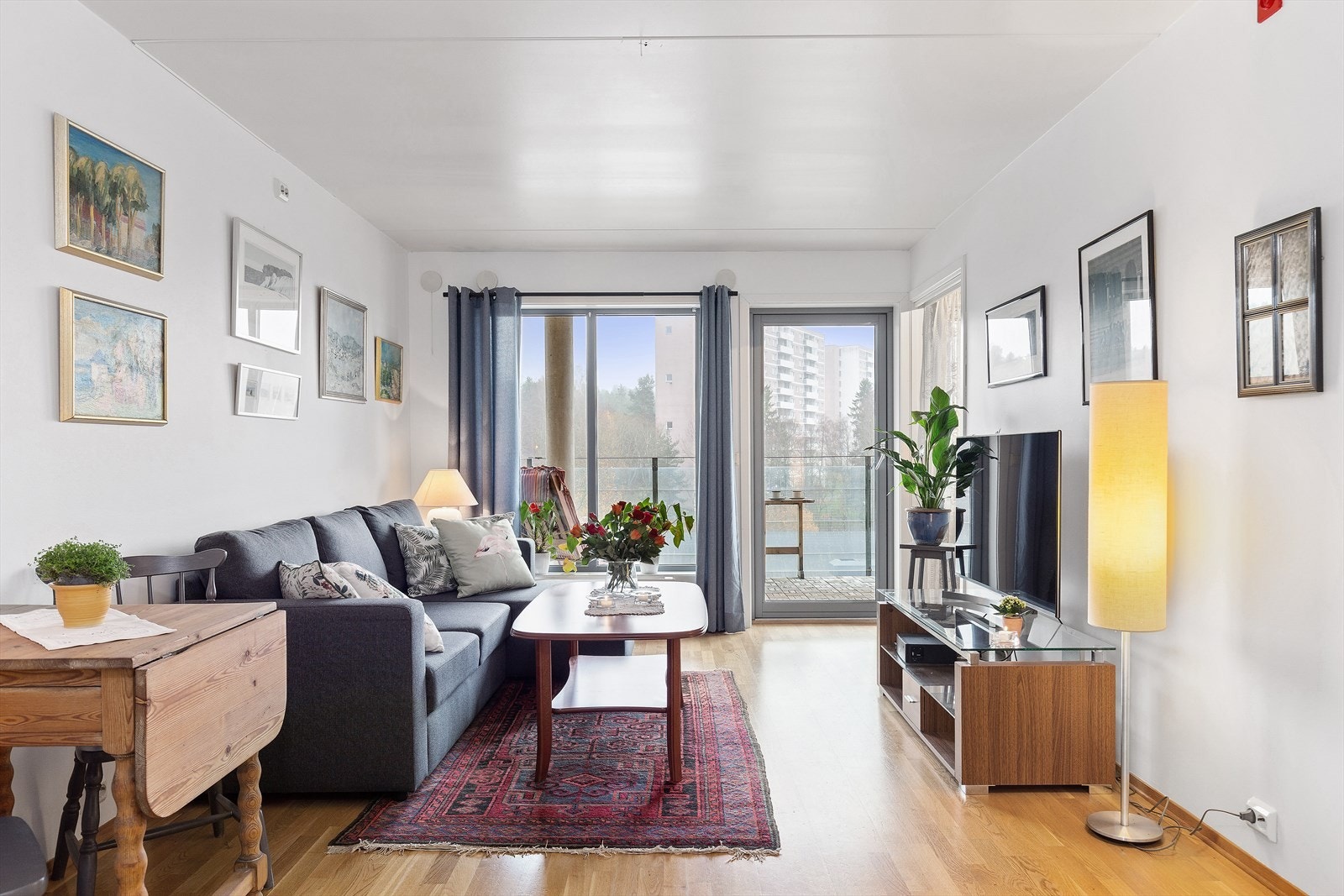 Stuen er et sosialt rom og boligens naturlige samlingspunkt. Galleribilde