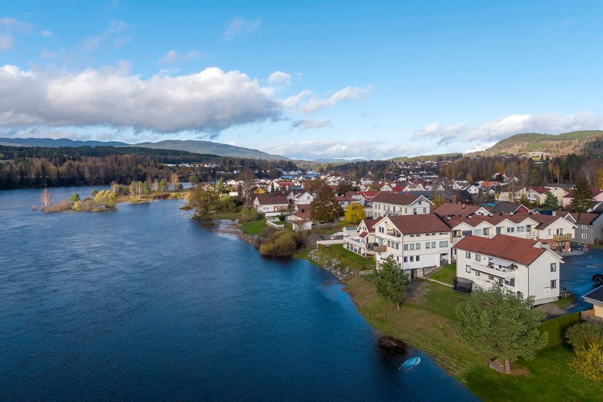 Ellers er elven og Hellefossen viden kjent for sitt eventyrlige laksefiske. Galleribilde