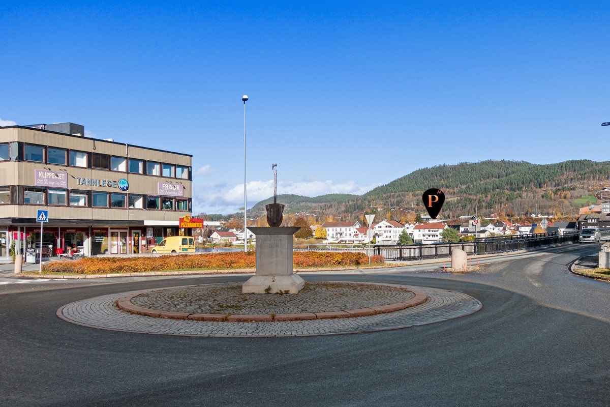 Området ligger i gangavstand til skoler, barnehager, god kollektivtransport via buss og tog, samt et rikt utvalg av servicetilbud. Galleribilde