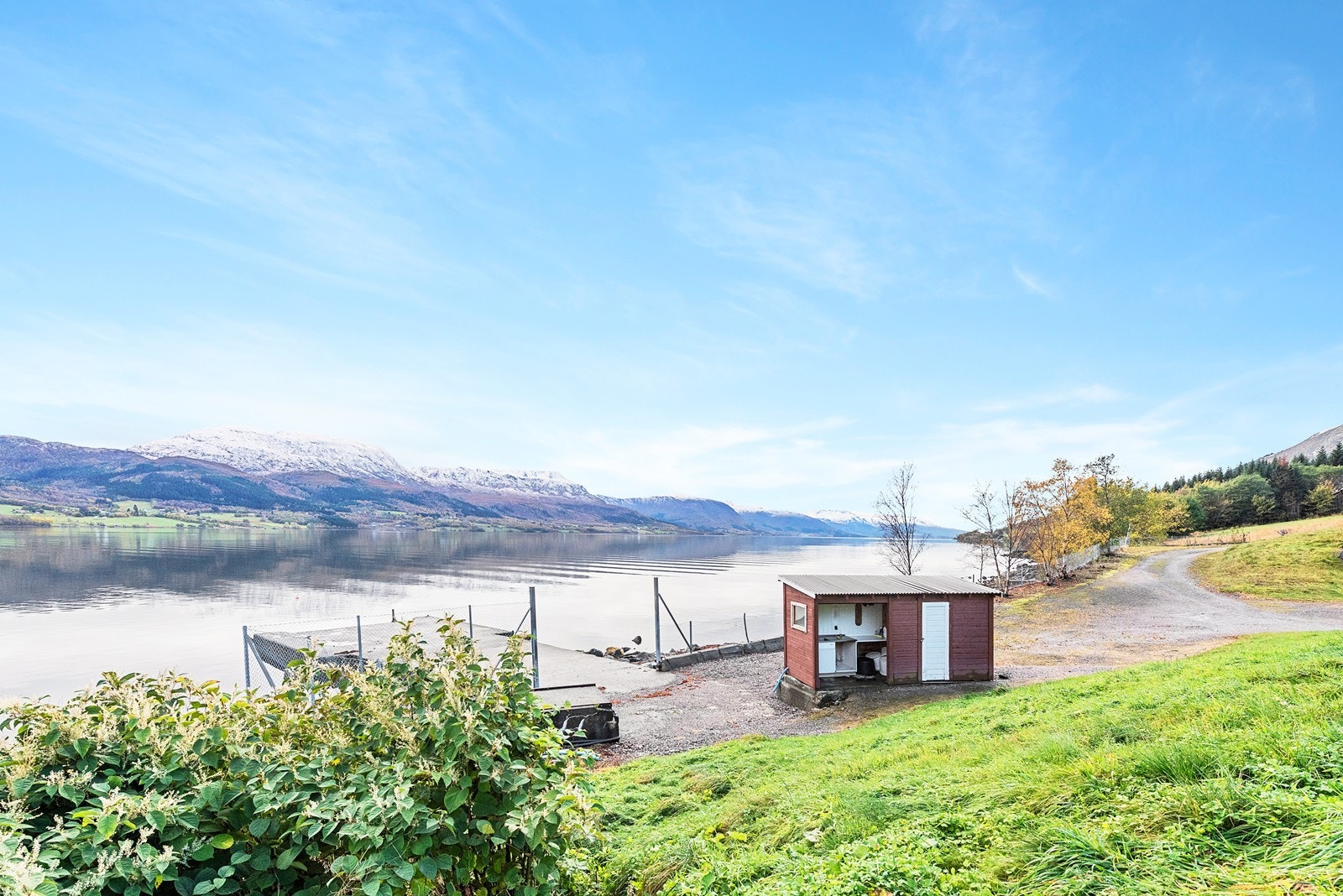 Filiteringsbod oppført ved sjøen. Galleribilde