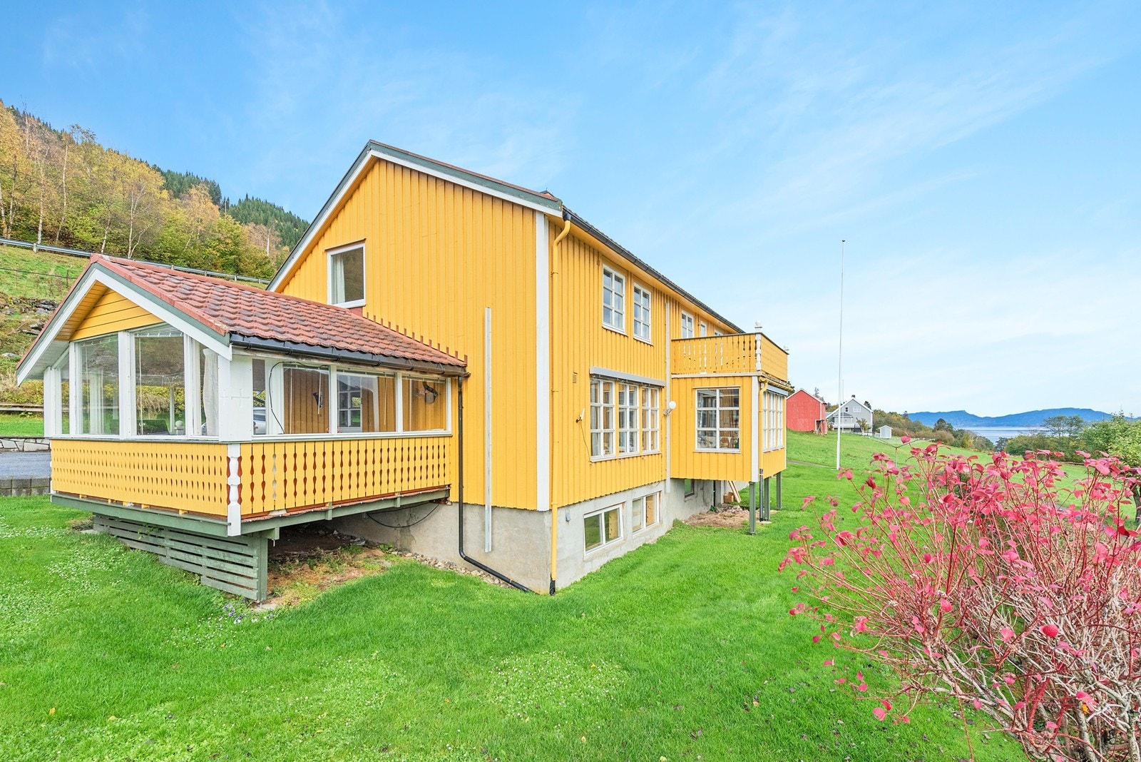 Våningshus (BRA 360 m²). Galleribilde