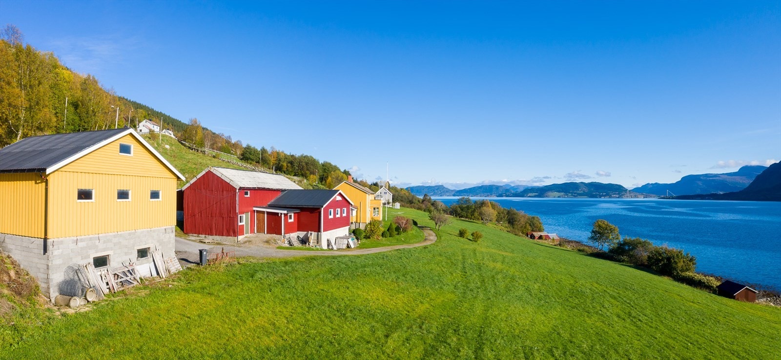 Vakker utsikt følger med på kjøpet av denne eiendommen! Galleribilde