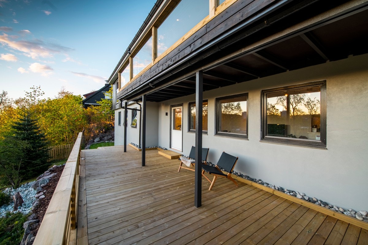 Det er også terrasse utfor sokkelteasjen Galleribilde