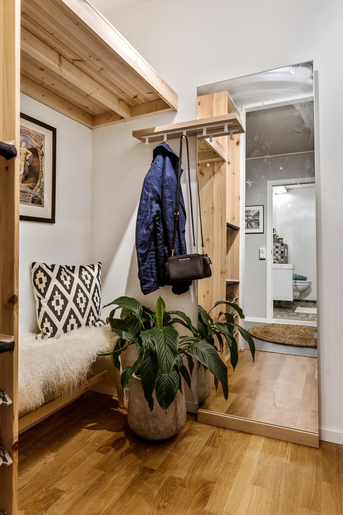 Det er gode muligheter for sko og klesoppheng. Galleribilde