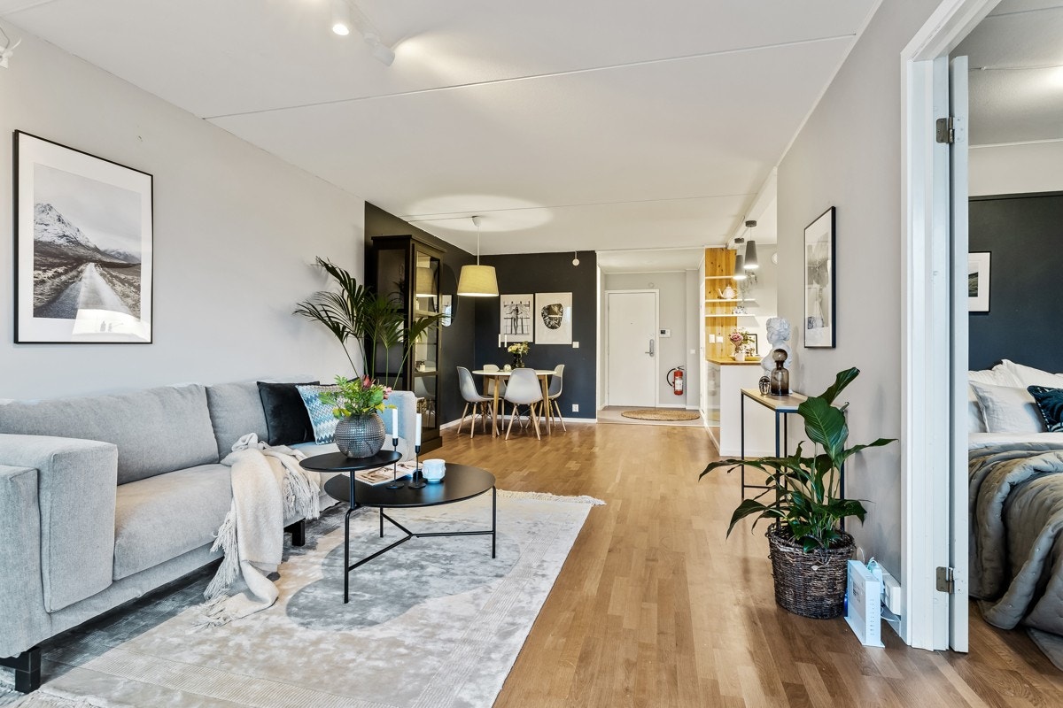 Borettslaget leier ut selskapslokale, gjesterom, en gjesteleilighet, og har i tillegg trimrom, bordtennisrom, badstu, snekkerrom og rullebod. Se www.meklenborg.no for mer informasjon. Galleribilde