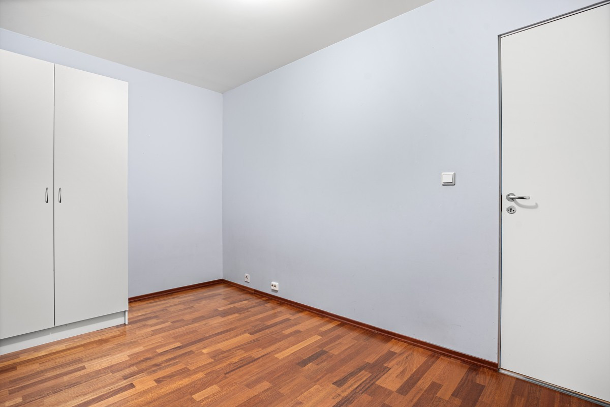 Soverom 2 - et romslig soverom med stor garderobe
