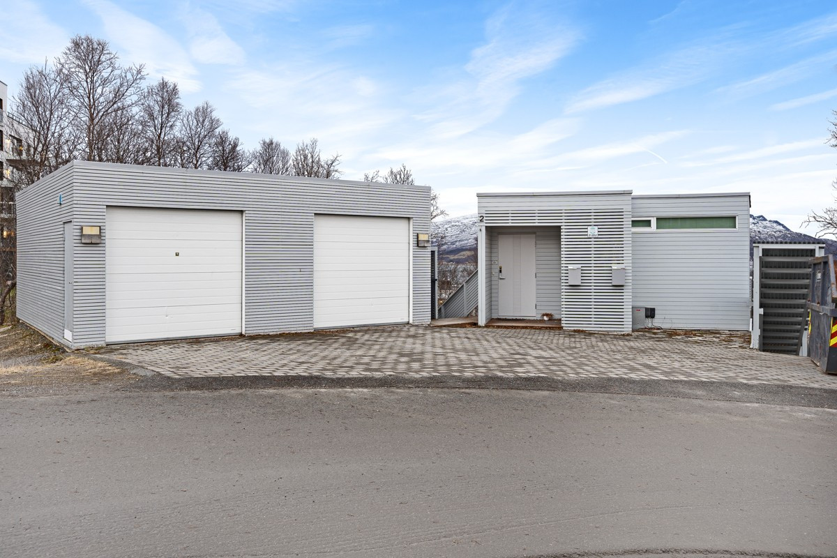 Det er mulighet for å leie parkeringsplass i garasje