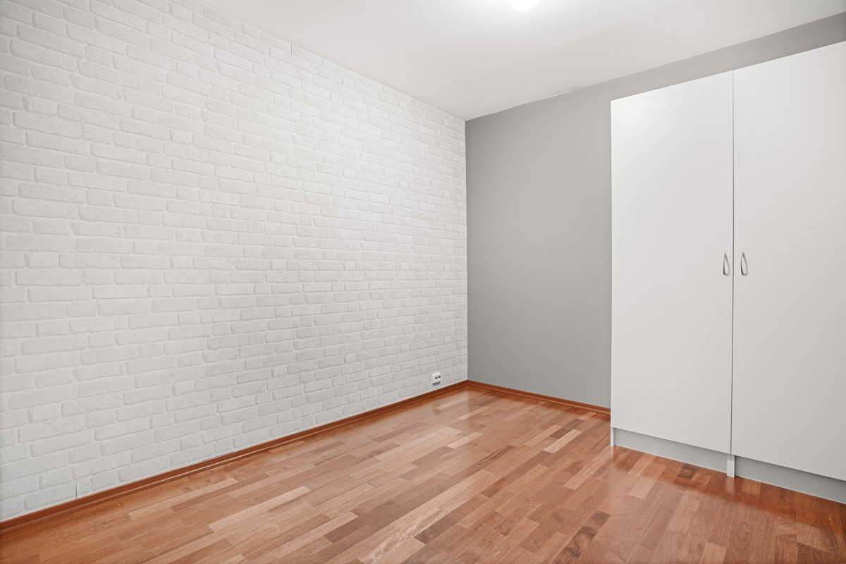 Soverom 3 med stilige detaljer på vegg
