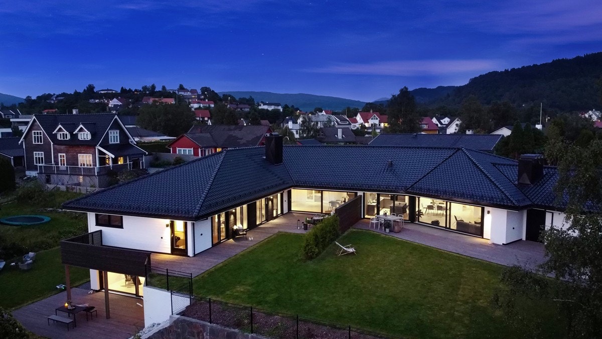 Den representative og elegante villaeiendommen ble i sin tid tegnet av arkitekt Erik Dogger. Galleribilde