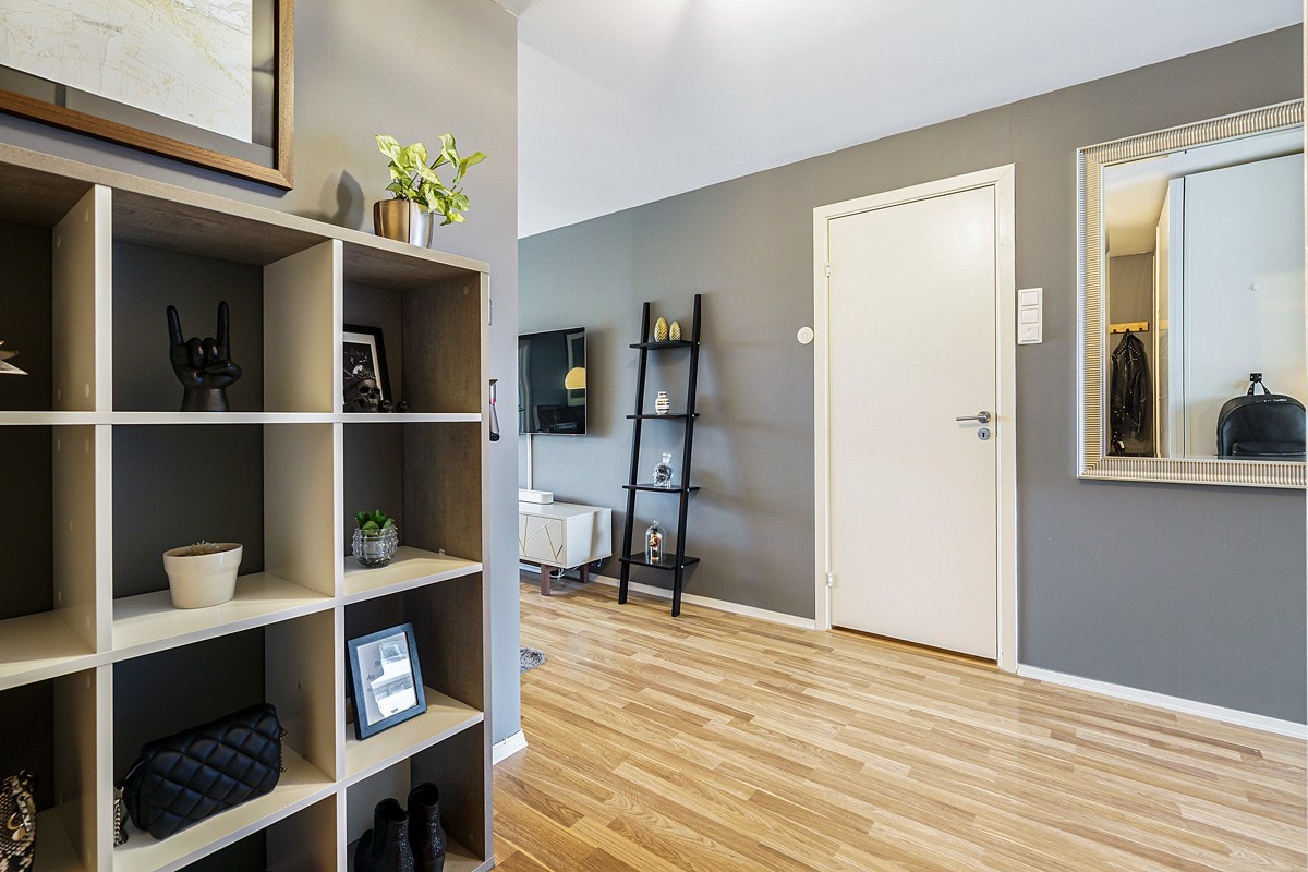 Adkomst fra entré til badet. Galleribilde