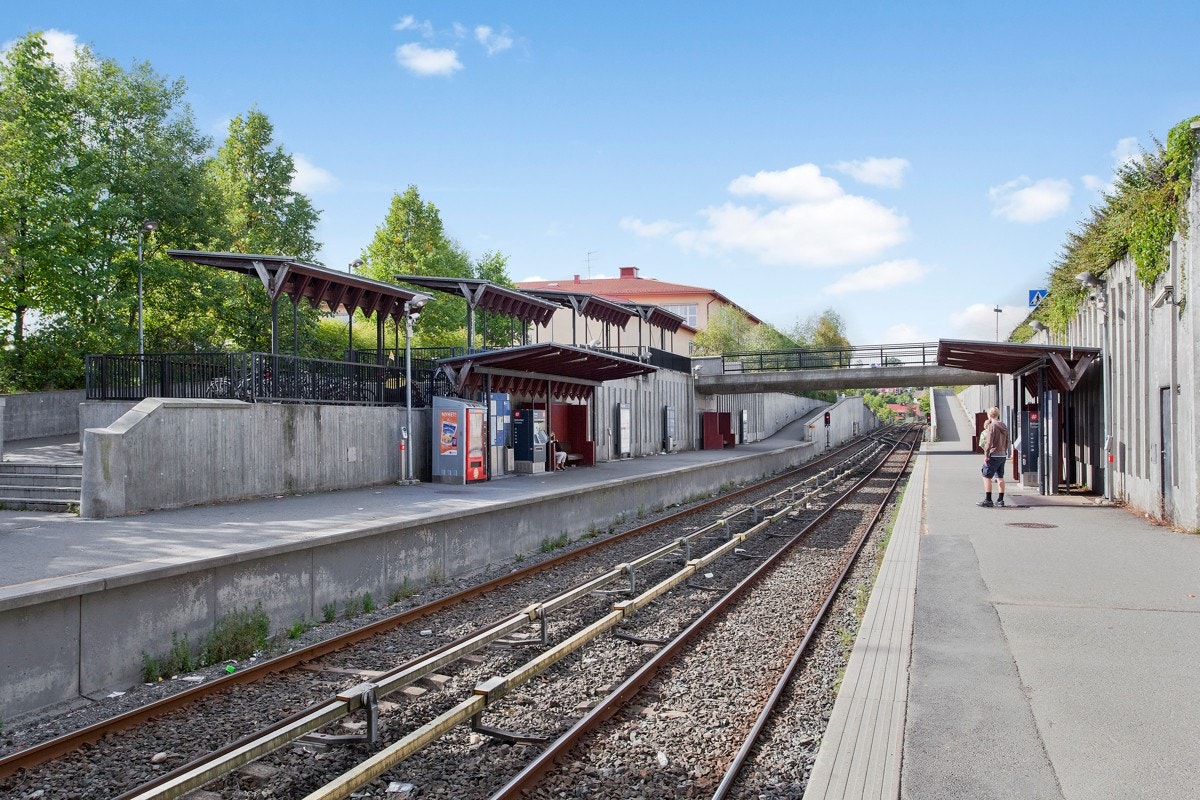 Kort vei til T-banestasjon på Hovseter. Galleribilde