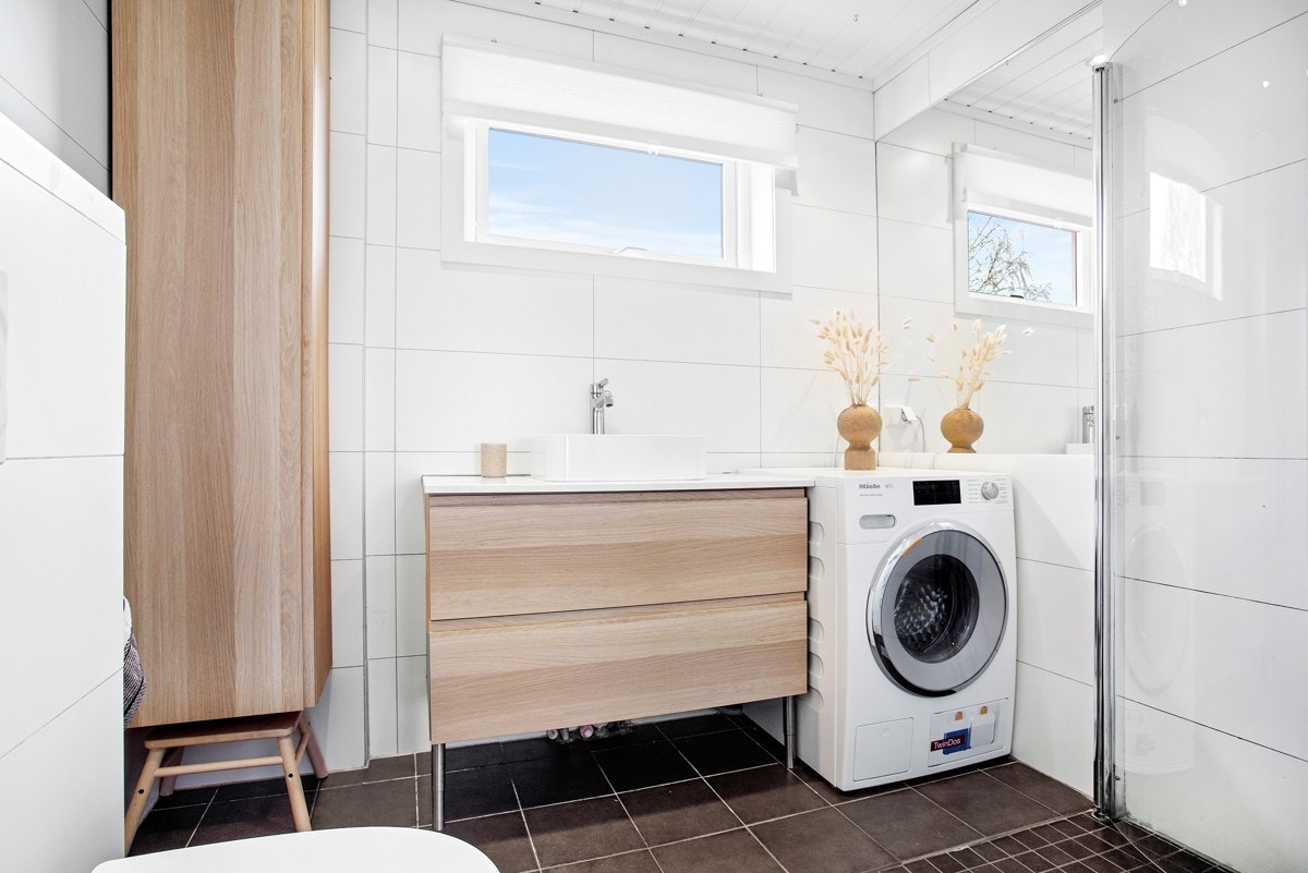 Badet fra 2011 fikk ny, pen innredning i fjor, bestående av høyskap og en skuffeseksjon med toppmontert servant. Galleribilde