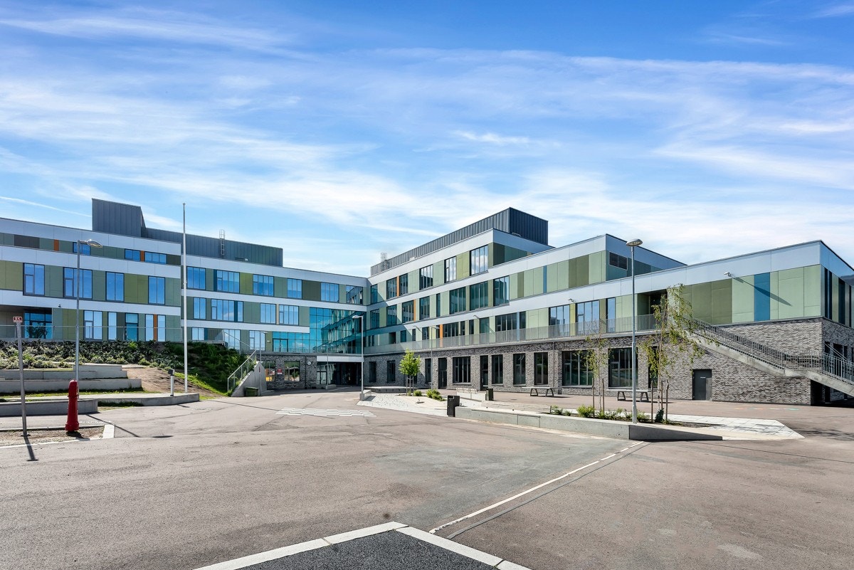 Område betegnes som veldig barnevennlig med flere skoler og barnehager like ved inngngsdøren. Galleribilde