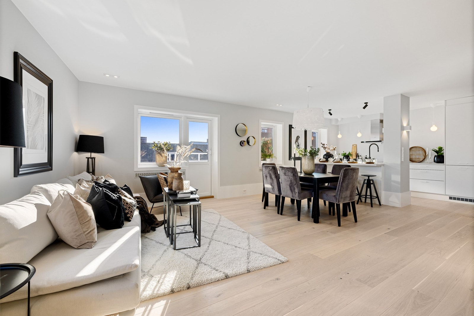 Her bor du høyt og fritt i byggets 5. etasje. Enkel adkomst via heis Galleribilde