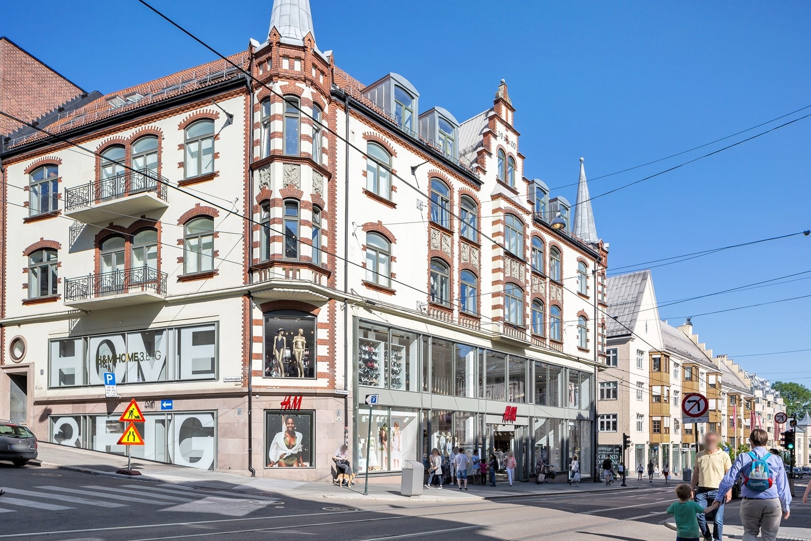 I umiddelbar nærhet finner du de populære handlegatene Bogstadveien og Hegdehaugsveien med et rikt utvalg av restauranter, kafeer, og forretninger av alle slag Galleribilde