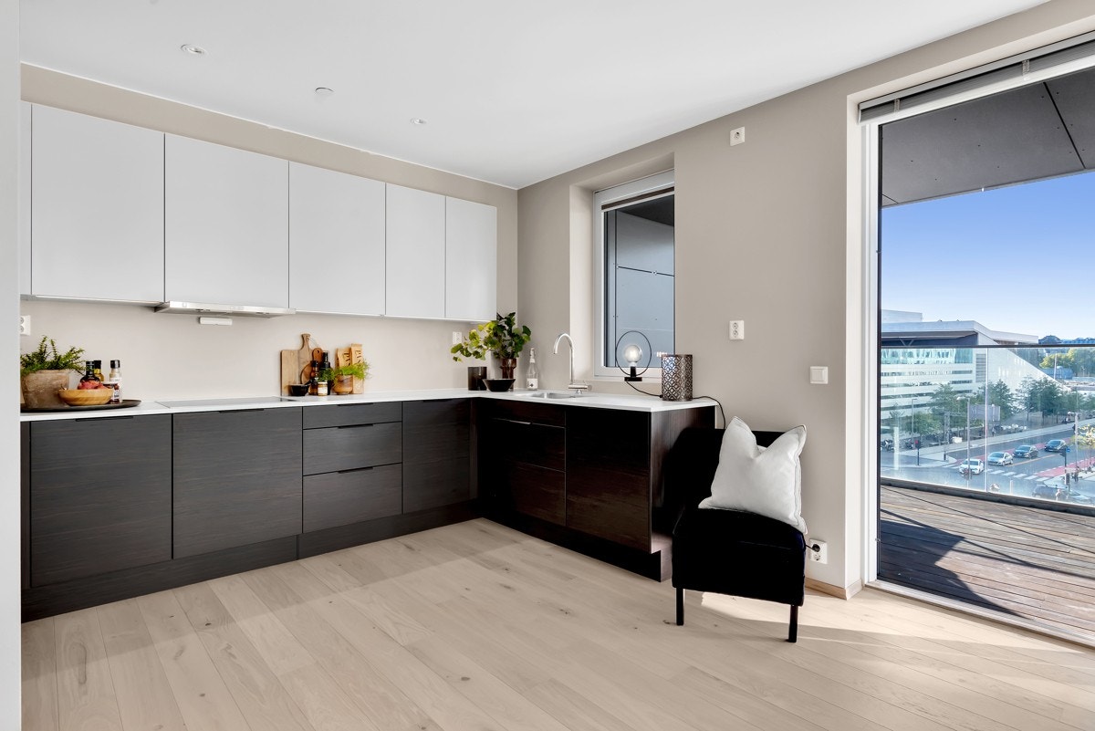 God benke- og skapplass. Galleribilde