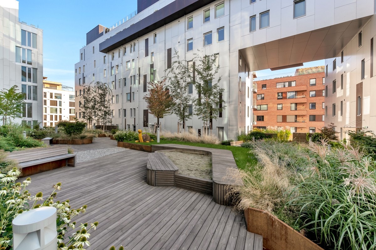 Sameiet har en flott opparbeidet bakhage som kun beboere disponerer. Galleribilde