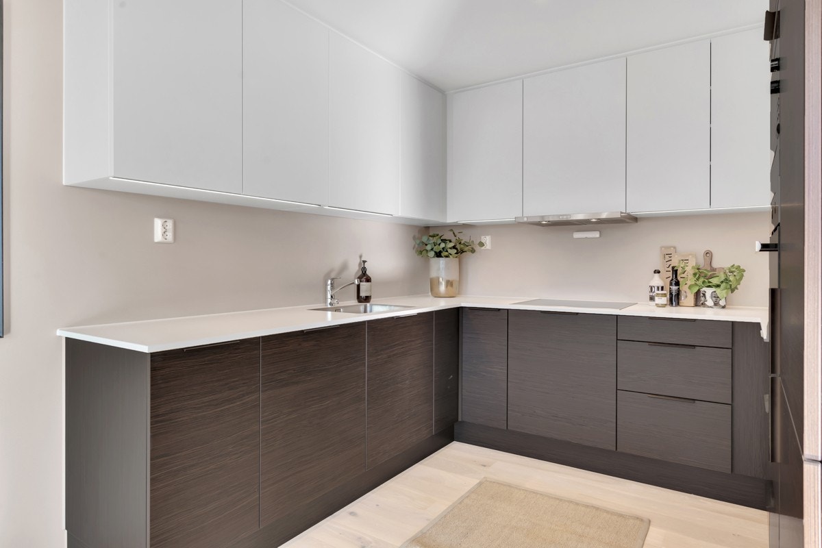 Praktisk designet med god benke- og skapplass. Galleribilde