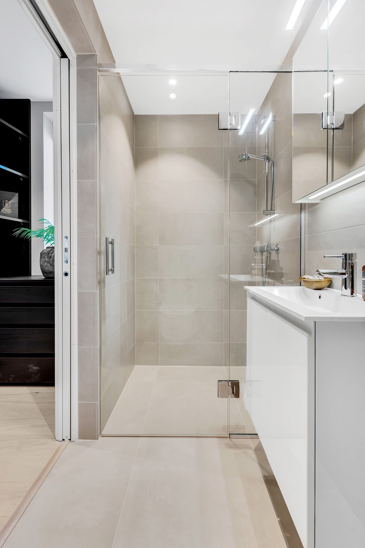 Delikat flislag bad. Galleribilde