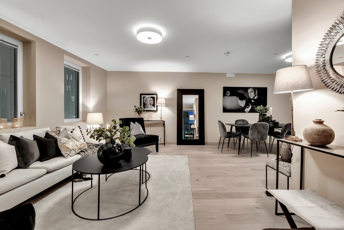 Fra stuen mot spisestuen. Galleribilde