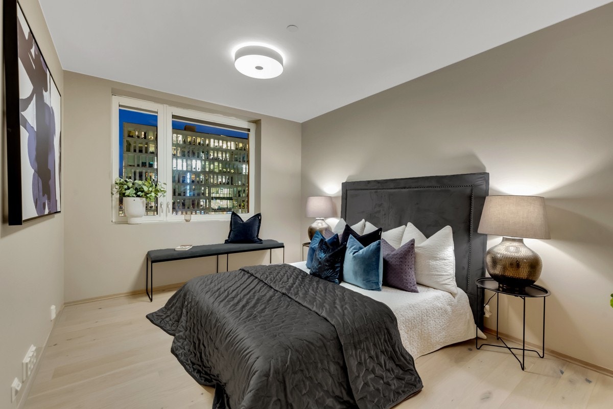 Hovedsoverommet er romslig med god plass til dobbeltseng og ønsket møblement. Galleribilde