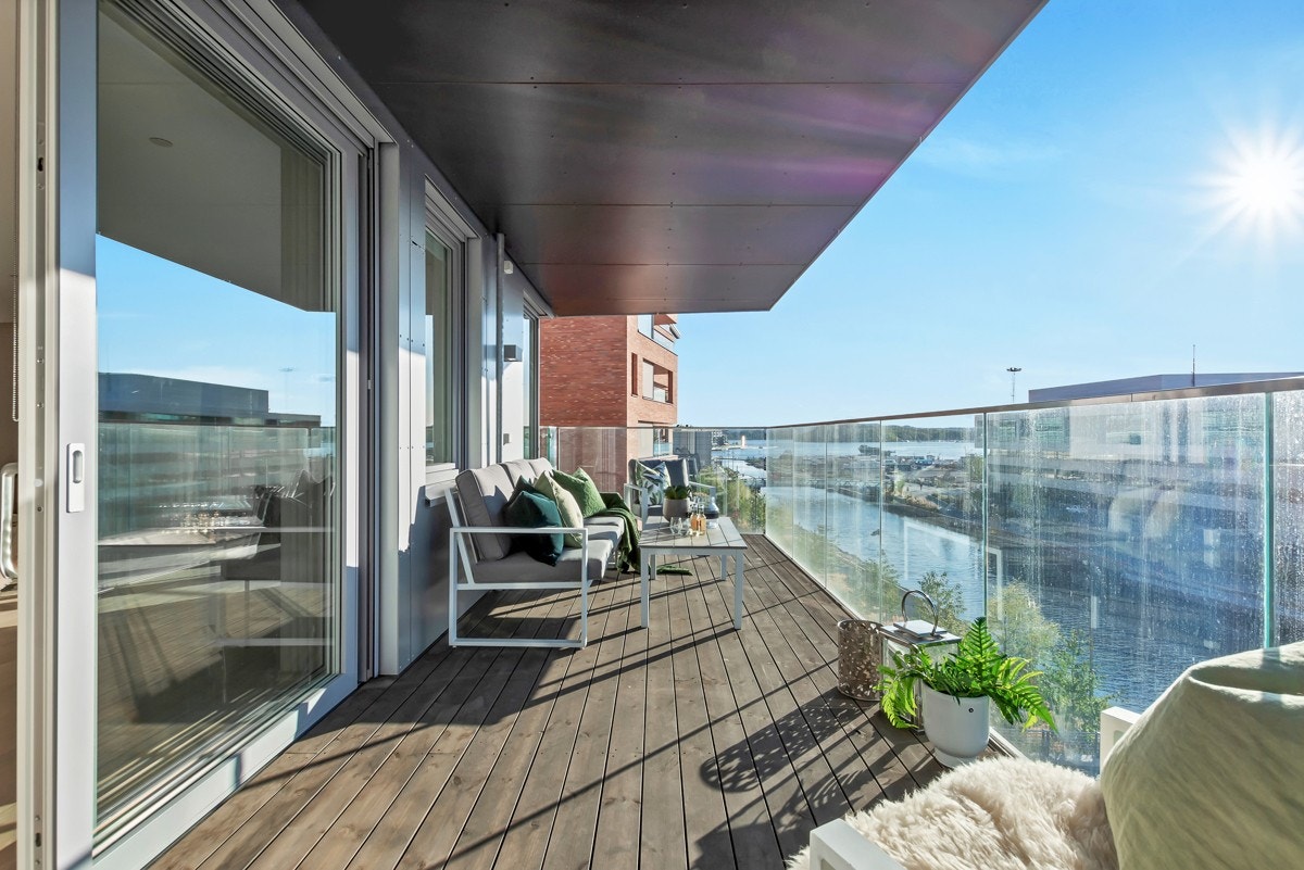 Det er screens på vinduene samt innvendig skjerming levert av Tannum. Galleribilde