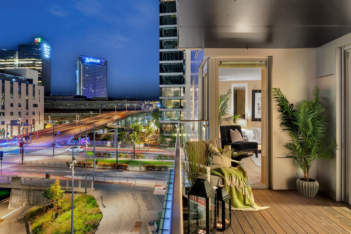 God plass til sittegrupper og annet utemøblement. Galleribilde