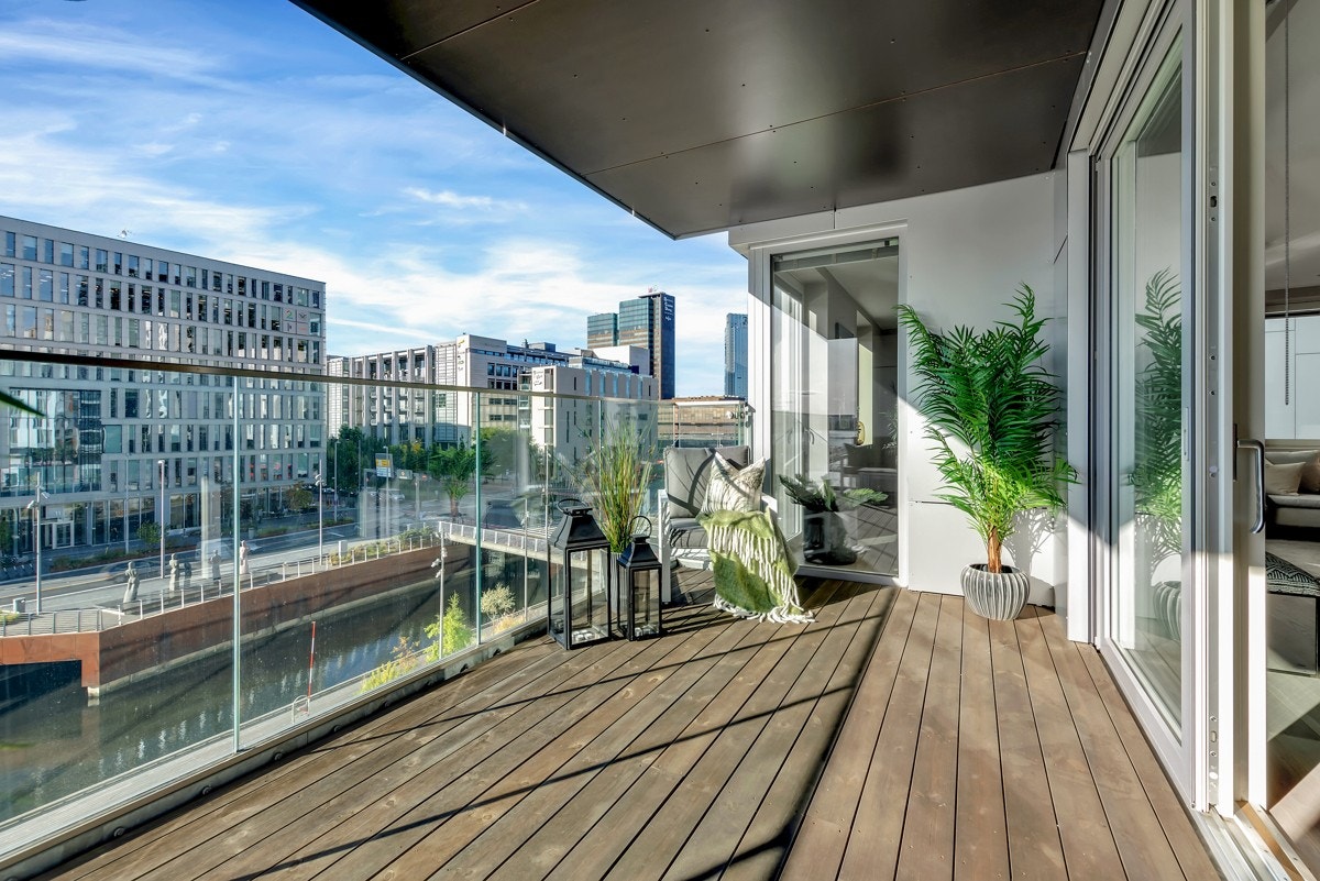 Det er screens på vinduene samt innvendig skjerming levert av Tannum. Galleribilde