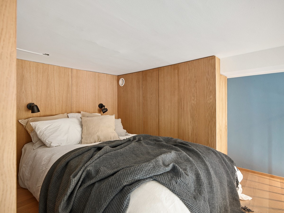 Lekre snekkerbygde detaljer med hvitpigmentert eik. Galleribilde