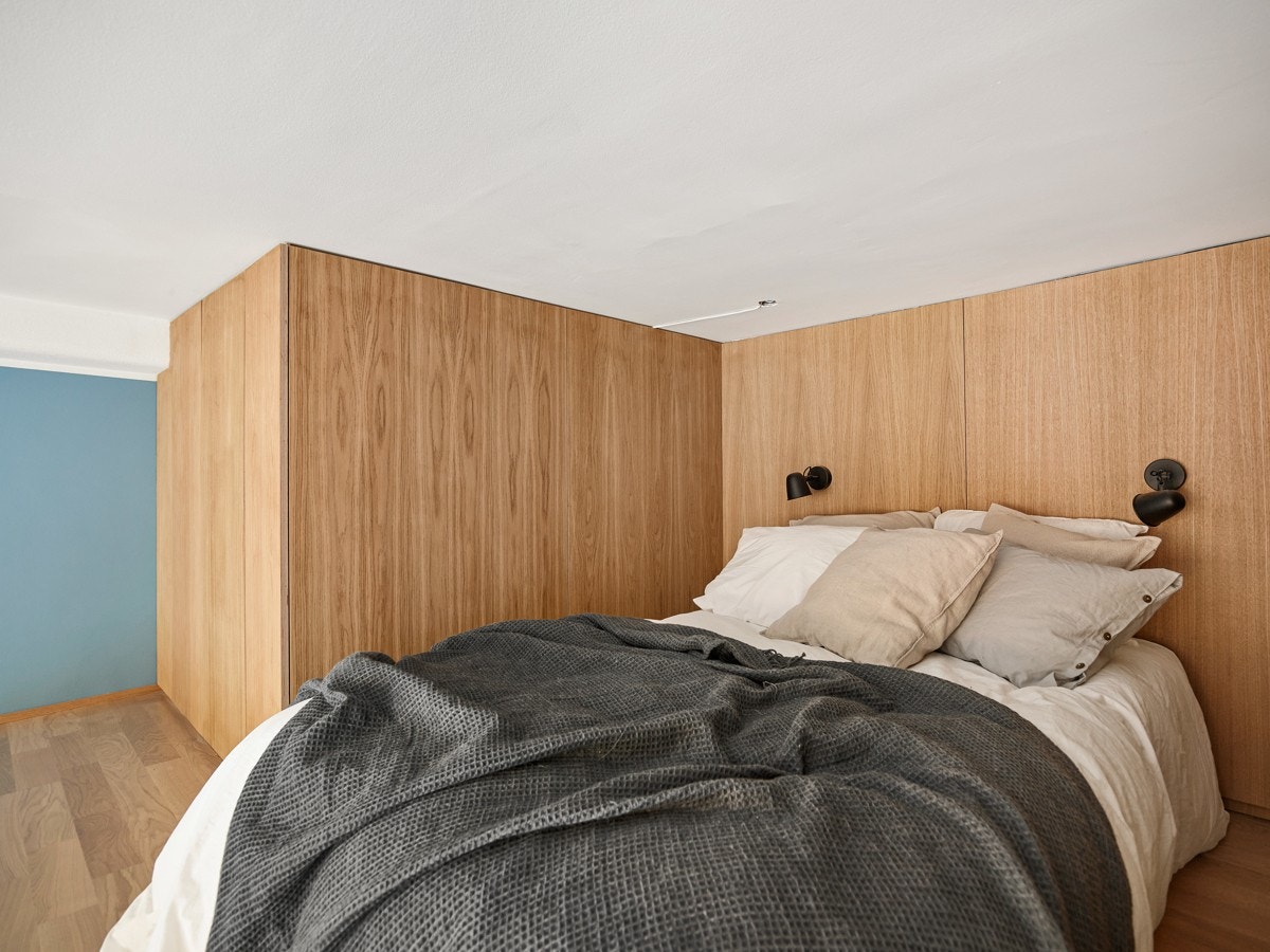 Romslig hems på hele 9 kvm og med takhøyde på 1,52m Galleribilde