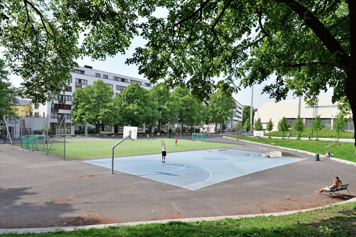 Meget attraktiv beliggenhet med umiddelbar nærhet til alle tilbud! Kort avstand til Frogner, Majorstuen, Grunerløkka og sentrum. Galleribilde