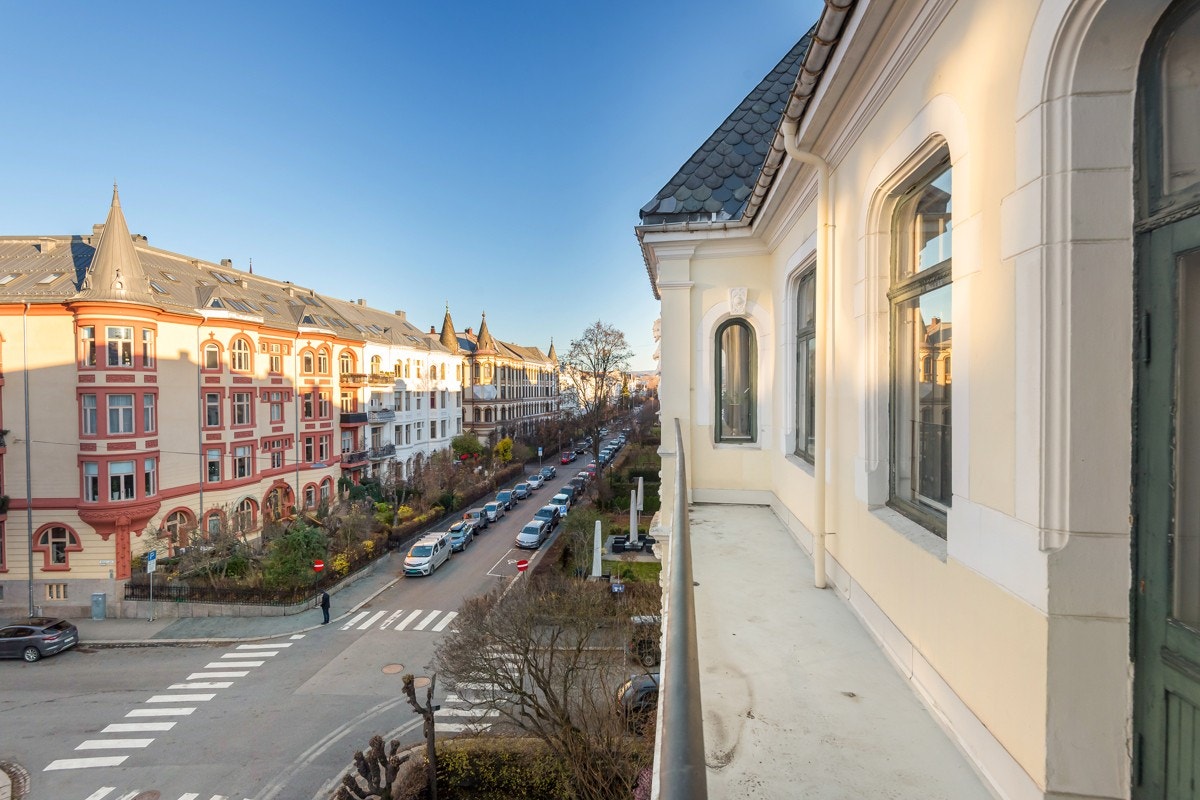 Boligen har en nordvestvendt balkong på ca. 10 kvm med gode solforhold. Galleribilde