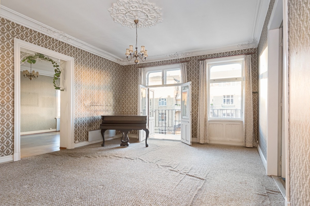 Dette er en svært romslig leilighet med stort potensial. Galleribilde