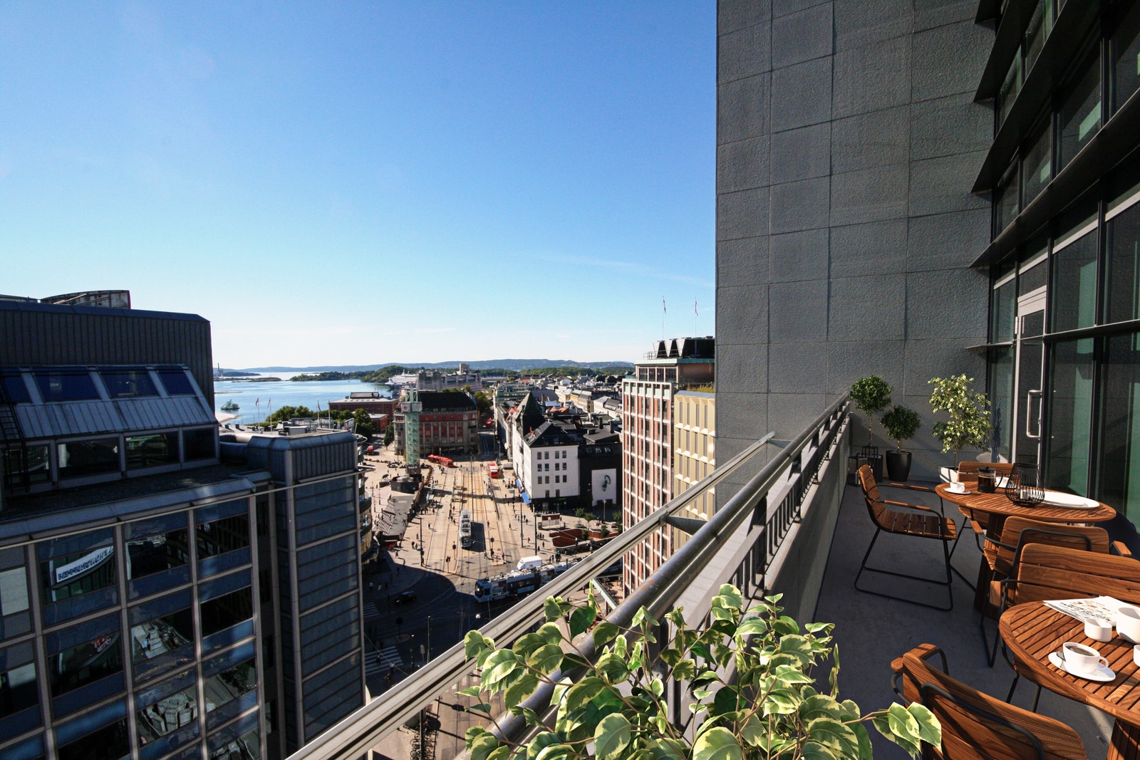 Terrasse i etasjen. Her vises mulighet for møblering/bruk. Galleribilde