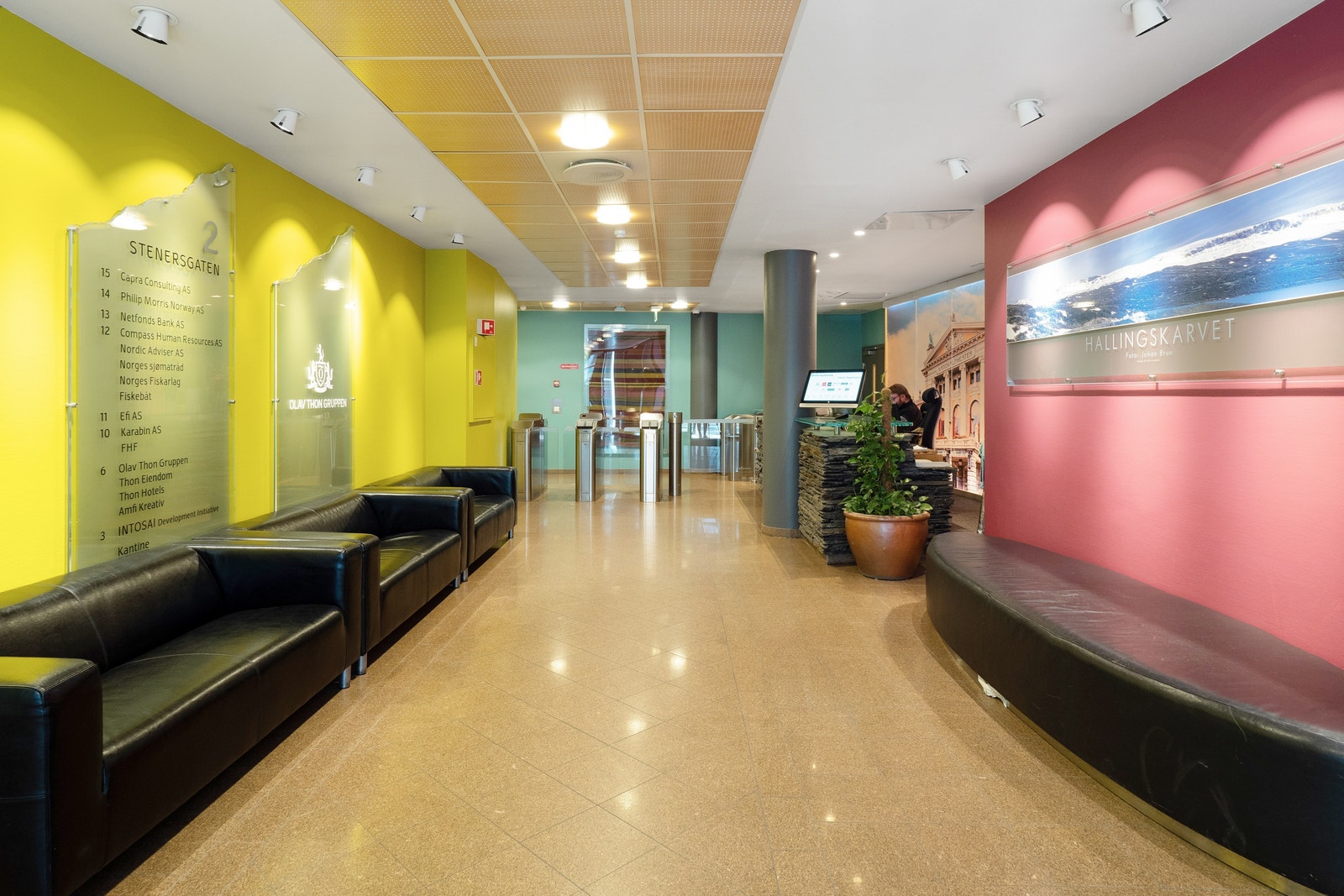 Bemannet lobby i 1. etasje Galleribilde