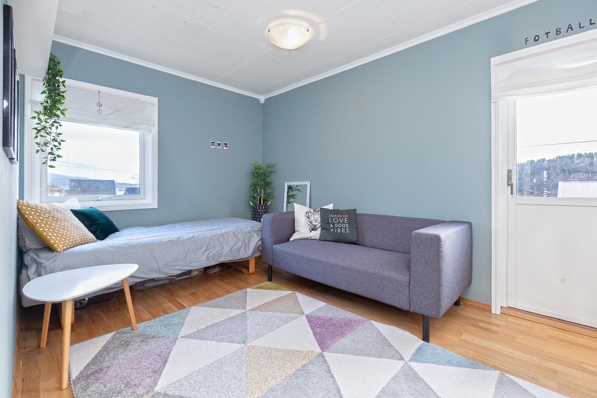 Fra ett av soverommene er det utgang til verandaen. Galleribilde