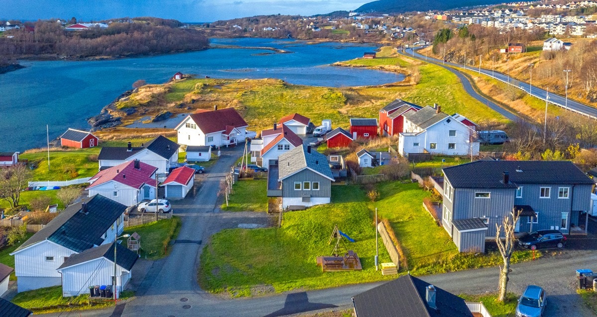 Området er svært vakkert og innbyr til god rekreasjon, også på land. Det ligger flere helårs turstier i nærheten. Galleribilde
