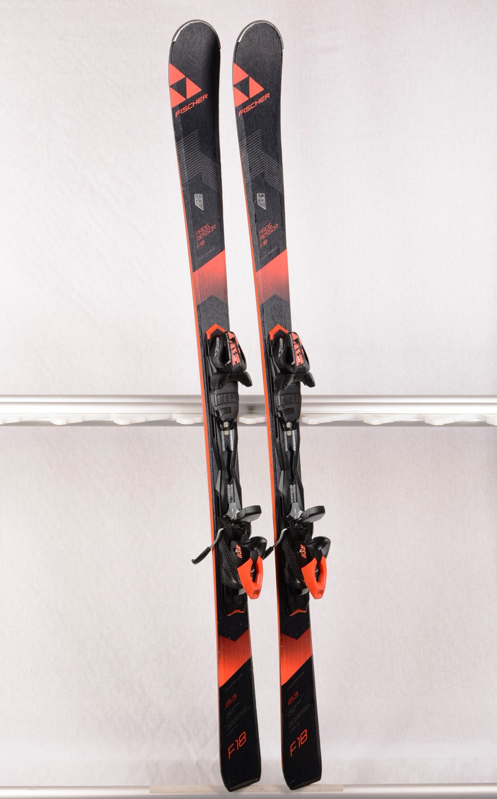 18-19FISCHER フィッシャーPROGRESSOR F17 167cm FISCHER (フィッシャ) カービングスキー 167cm エッジサビ有