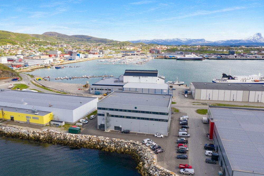 Bygget sett fra vest, med Dreyfushammarn i bakgrunnen Galleribilde