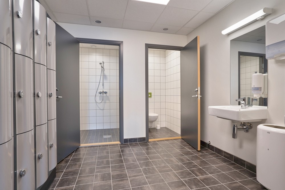 Garderober med dusj Galleribilde