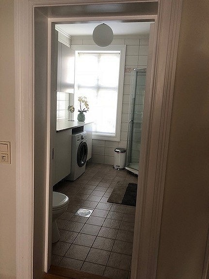 Stort bad med toalett Galleribilde