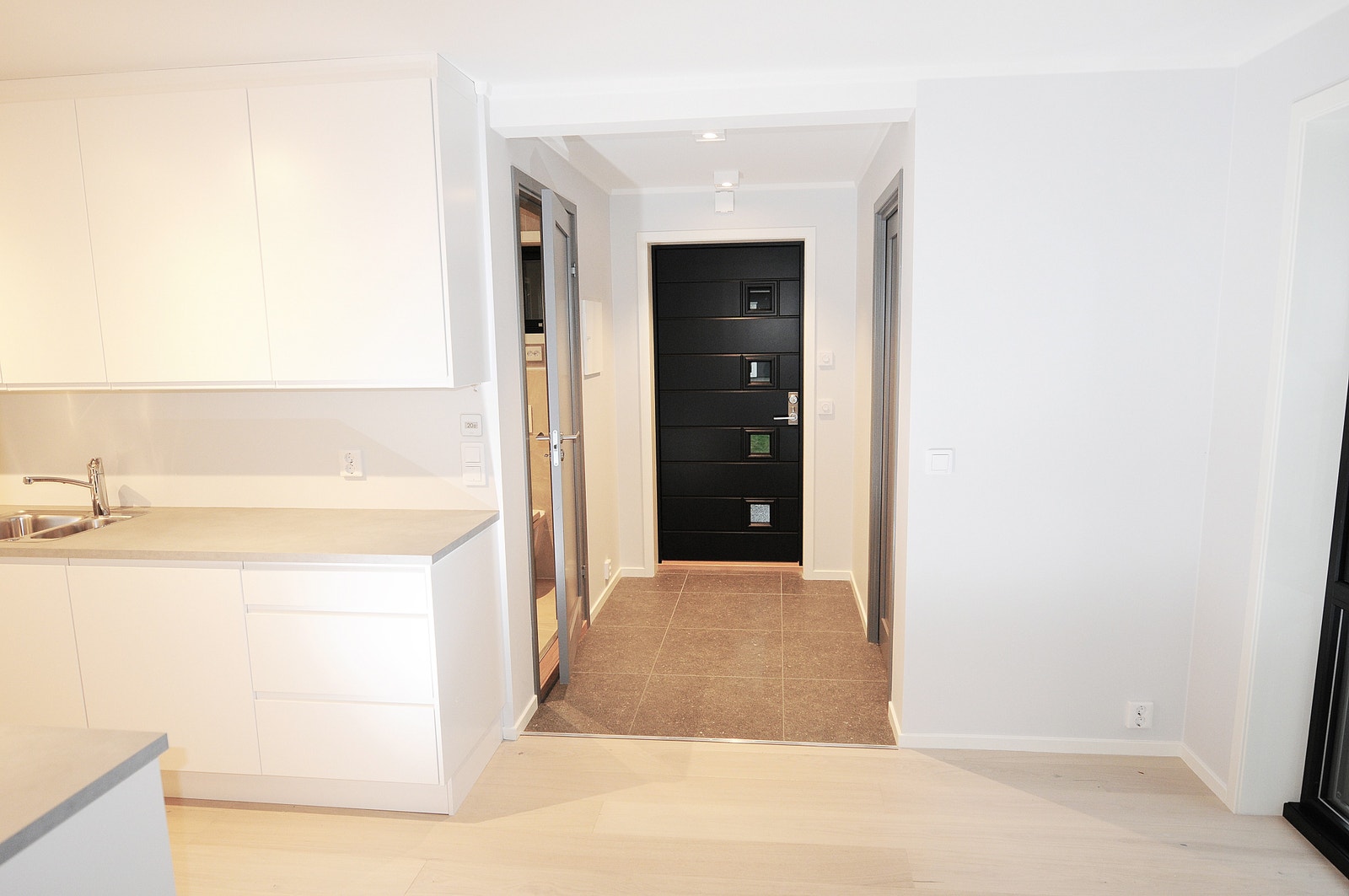 Kjøkken med inngang Galleribilde