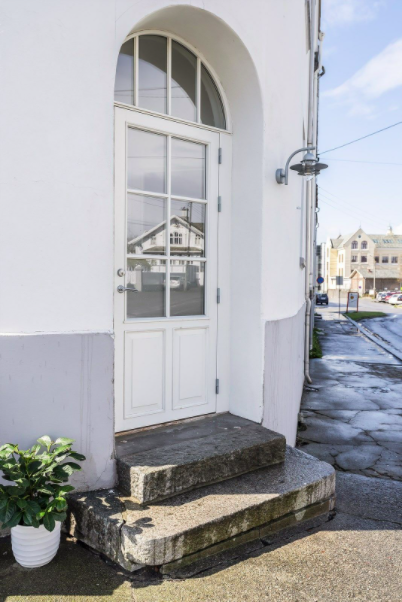 Egen inngang Galleribilde