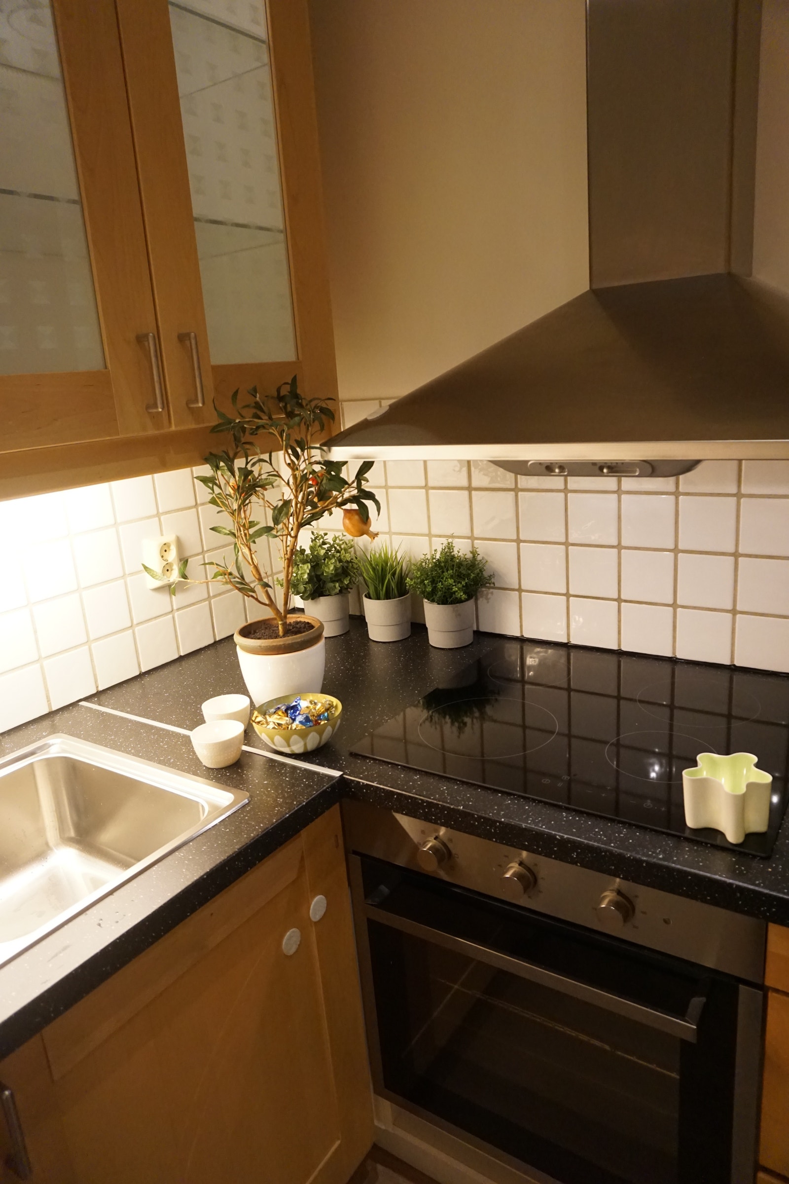 Lyst kjøkken med moderne kvaliteter. Nyere parkettgulv. Galleribilde