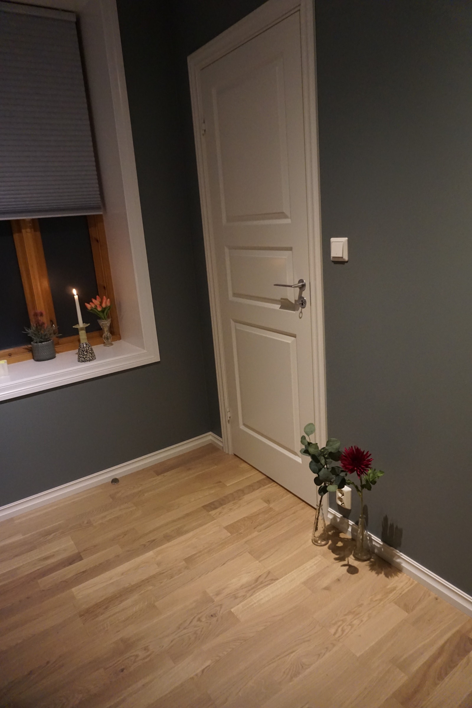 Del av lekkert hjemmekontor/gjesterom/soverom nummer 2. Pent lyst parkettgulv gir liv til rommet. Plass til 1 enkeltseng. Galleribilde